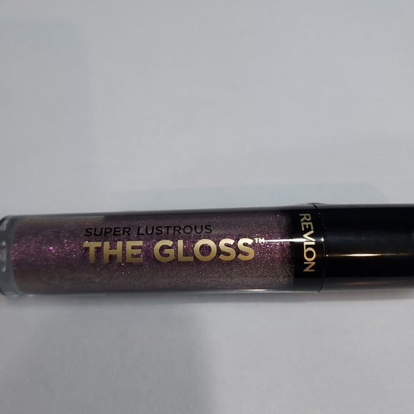 Assortment of makeup - Picture 8 of 10